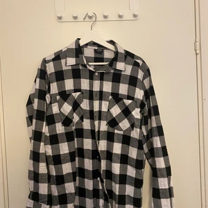 Skjorta Urban Classics  - Randig skjorta från Urban Classics, skick 10/10, size S