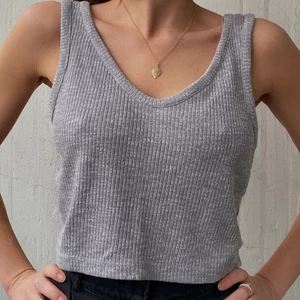 Cropped-ribbat-linne  - Supermjukt croppat grått linne i One Size !! Jag är ~ stl 36