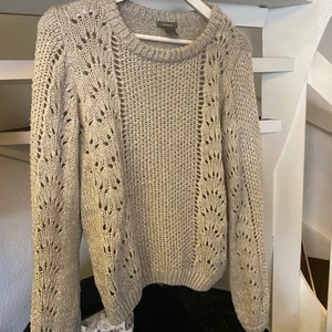 Stickad Tröja - Mysig stickad tröja från Lindex. Sparsamt använd och i fint skick! Storlek S men passar även M. Köparen står för frakt! 💘