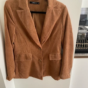 En kavaj från Gina tricot  - Gina tricot kavaj i Manchestertyg