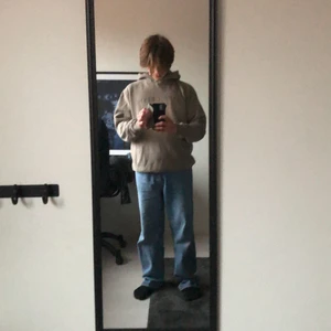 Hoodie från win win  - Säljer min hoodie från win win, köpt på Carlings. Hoodien har en beige o grå ton. 