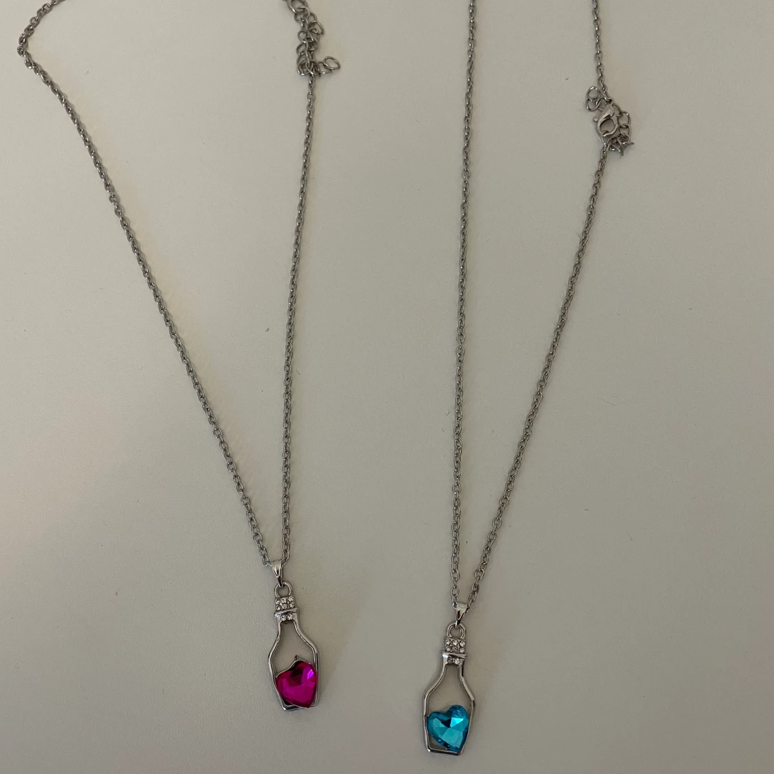 Oanvända halsband  - 90