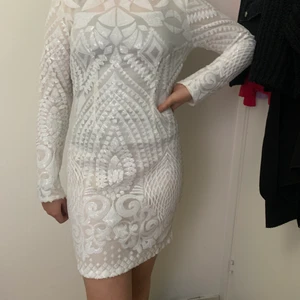 Vit festklänning - Aldrig använd från dennis maglic