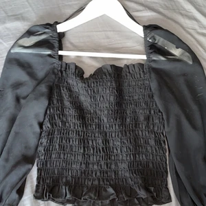 Svart blus divided, storlek eu 36 - Används inte längre