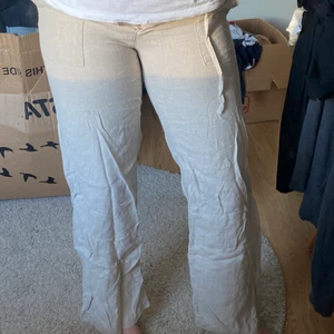 Linne byxor - Linne byxor ifrån min Sri Lanka resa! De är så sjukt fina och står mig nära hjärtat!! Storlek Xs.