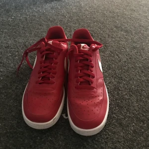 Nike skor  - Storlek 42, använda max två gånger så väldigt bra skick
