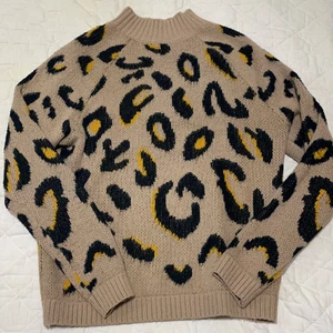 Tröja  - Använder inte denna fina tröja längre så säljer den!