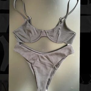 Bikini - Superfin svart bikini från SHEIN. Helt ny och oanvänd med hygienskyddet kvar. Liten i storleken.