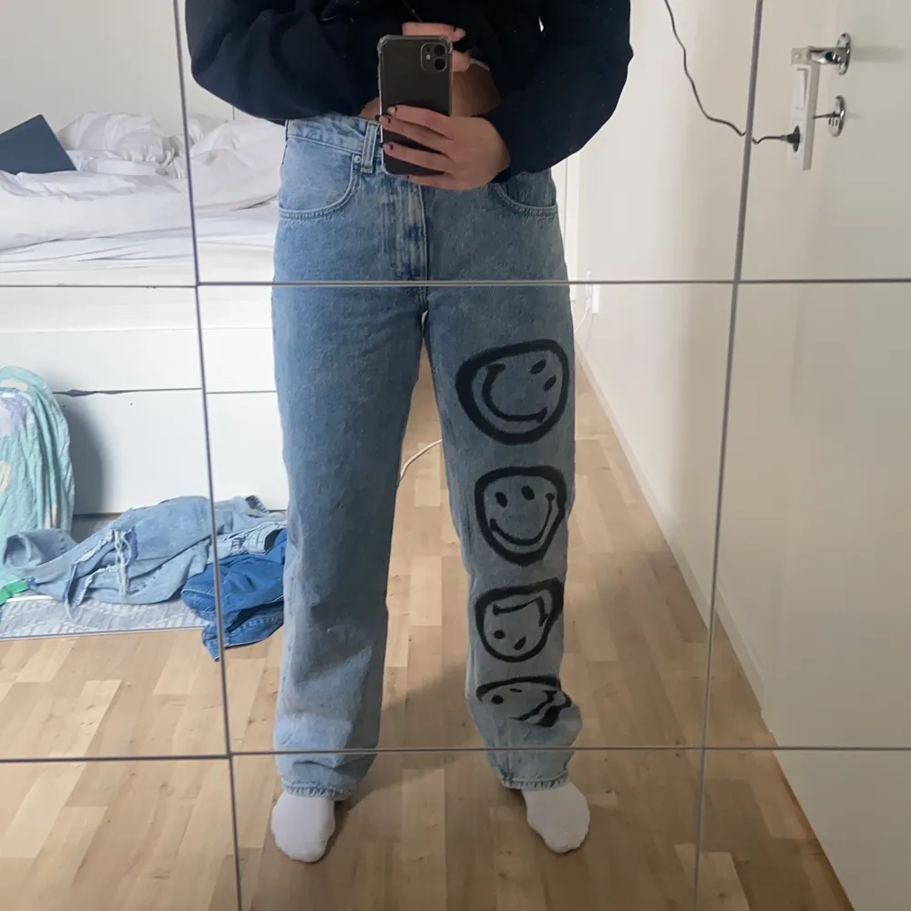 Säljer mina as balla jeans från bershka, kommer tyvärr inte till användning. Köparen står frakten, buda eller köp direkt för 350 plus frakt!. Jeans & Byxor.