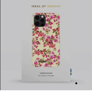 Ideal Of Sweden skal iPhone 12 Pro Max - Floral (oöppnad)