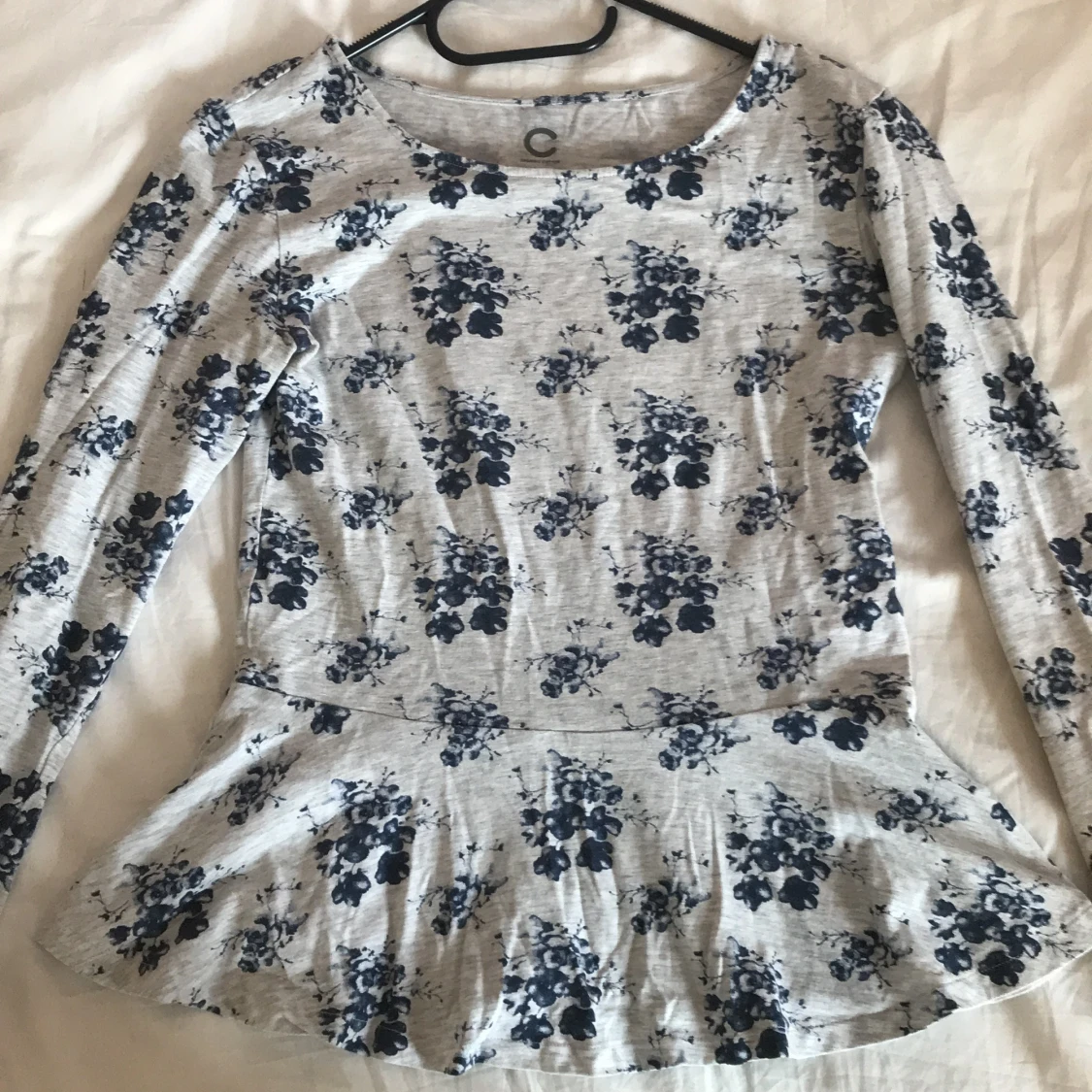 Utsvängd tröja  - 90