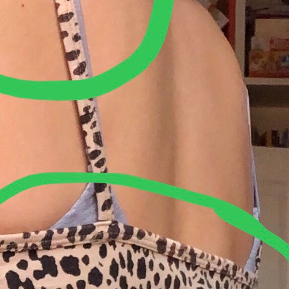 đšđšđš Purchased from a Depop seller. The tank is **NOT** mint condition. There are some discolourations on the top on the right side by the front strap (A), some fading on the straps and a couple spots on the front (B), AND on the back on the other side of the label tag (C). It is not noticeable if youâre not looking for it. Low low price reflects the flaws. đšđšđš This is too big on me on the bust area. Seems more like an S. Cotton blend crossover v-neck tank top in leopard print with a cropped fit and seam under the bust. Fabrics: 96% cotton, 4% elastane. No holes, tears, rips, pilling, loose stitching. Smoke and pet free storage space. No other flaws to note. Happy to bundle. Will gladly take more pics. Disclaimer: Please expect some general wear in all secondhand pre-owned items as they have lived a previous life, so do not expect a mint item. **TRACKED SHIPPING VIA POSTNORD**. Toppar.