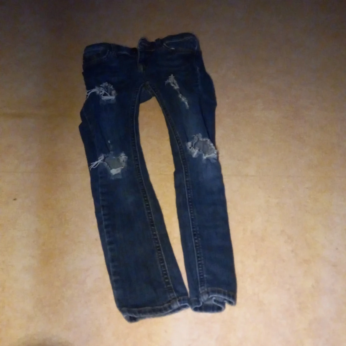 60 kr plus frakt 15 kr Blåa jeans - 90
