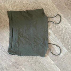 Linne  - Säljer detta gröna linne från ginatricot då det inte kommer till användning. 