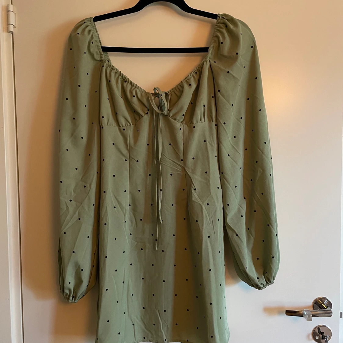 Grön gullig klänning  - 90