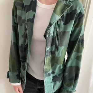 Quatre Filles jacka stl xs - Jacka i fint skick. Perfekt till våren. Ord pris 2500