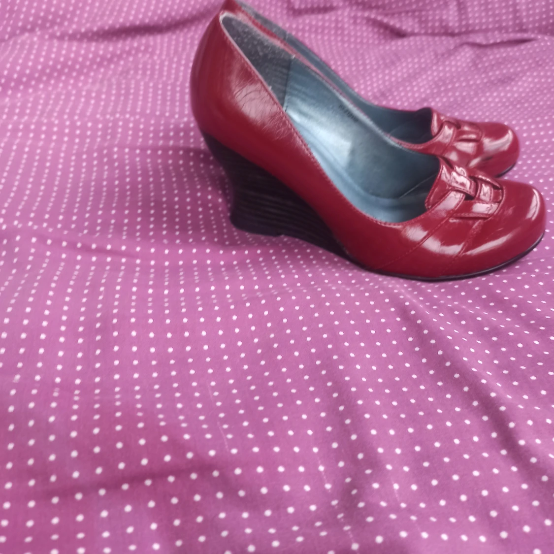 Röda klackskor i vintagestil