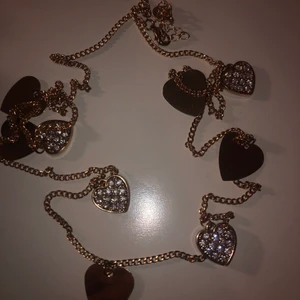 Säljer detta fina halsband för 15kr💕 - Fint halsband💕