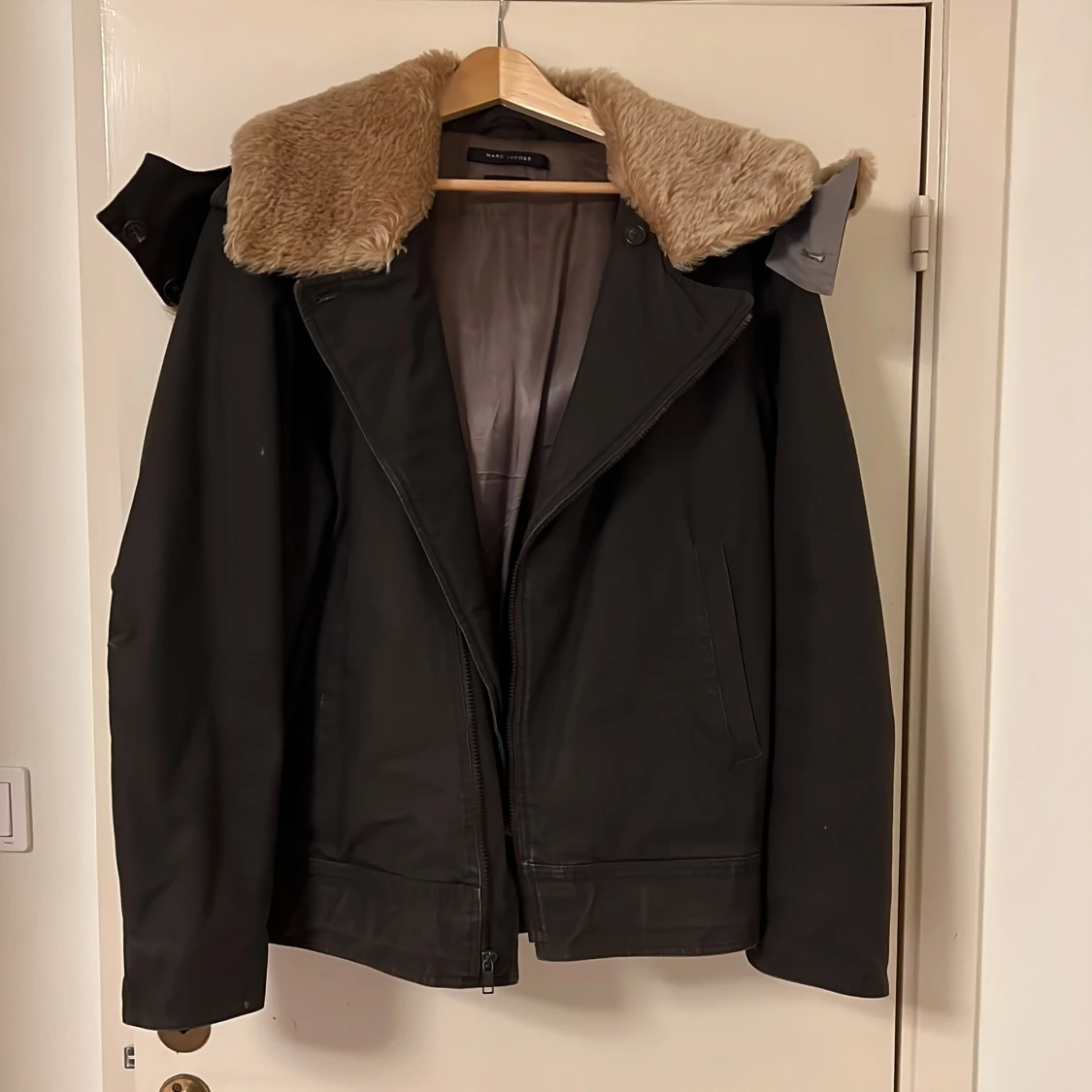 Marc Jacobs pilotjacka med päls