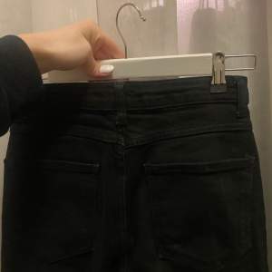 Svarta jeans från madlady, storlek 34 längd 32