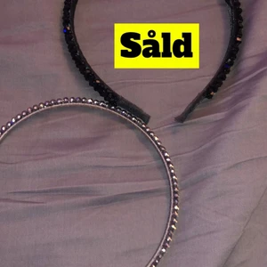 Diadem  - Säljer två hårdiadem som då inte kommer till användning.20kr/st båda för 40kr. + frakt. Vet inte hur mkt frakten blir. Skriv för fler bilder o pris osv!!🖤