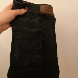 Hollister jeans - Använda skinnyjeans men i nyskick. Framhäver 🍑
