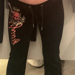 Juciy Couture - Super snygga o sköna🖤 Siter super på mig som är 162cm🖤 Säljer för 350kr🖤