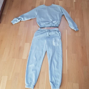 Tukost mjukis set - Det är lite grönare i verkligheten. Har använts så den har små slitage men det ser man knappt. Frakt kan diskuteras.