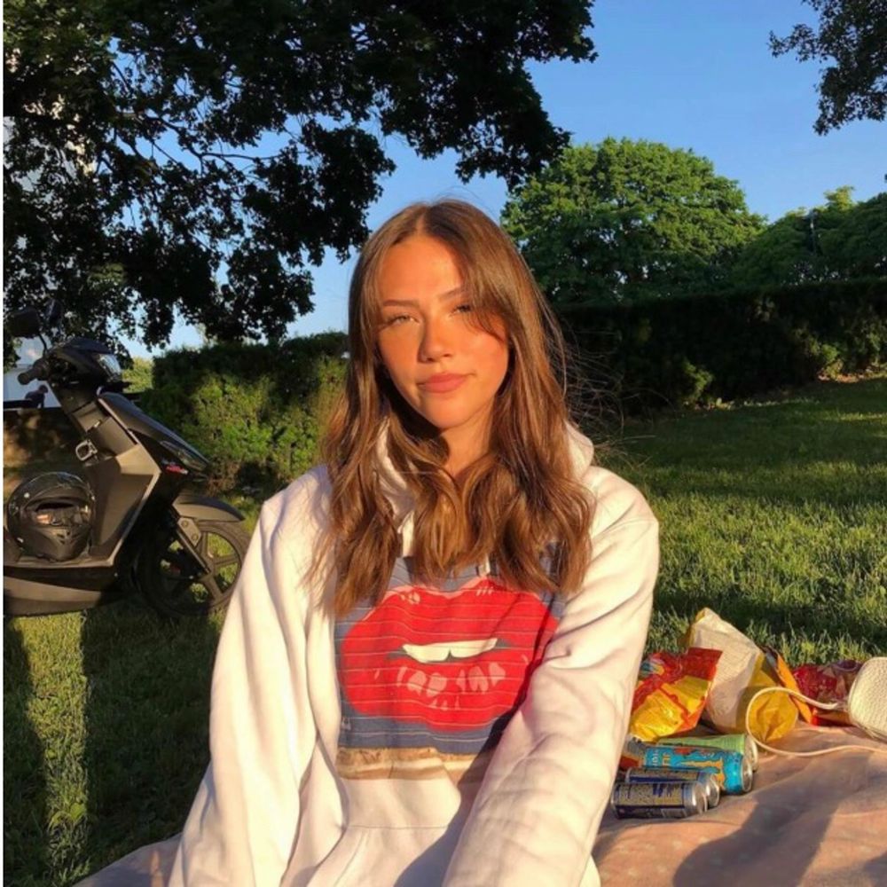 The cool elephant hoodie i bra skick. Storlek XS. Nypris: 600 kr mitt pris: 190 + fraktđ€ hör av dig för mer bilder/info!. Huvtröjor & TrĂ€ningströjor.