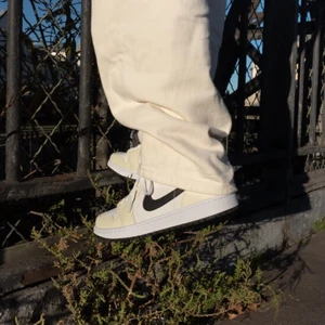Jordan 1 mid coconut milk - Storlek 38 & 40.5 båda paren är helt nya och oanvända 