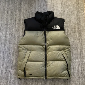 North face väst - The north face pufferväst i fint skick! Size S