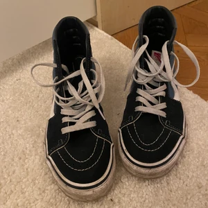 Vans skor - säljer mina coola vans skor eftersom de tyvärr inte längre kommer till användning. Kommer tvätta de noggrant vid säljning så de blir fräschare!