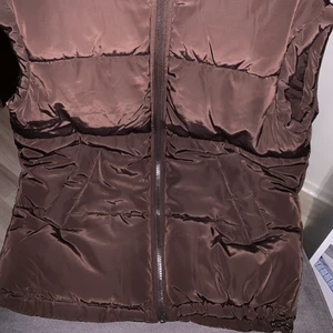 Väst - Brun fin väst i oversize