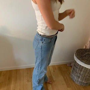 Blåa supersköna jeans - Jeans i storlek 36 från Carin Wester, snygga och supersköna