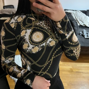 Polotröja  - Jätte fin tajt polo tröja i använt men fint skick 