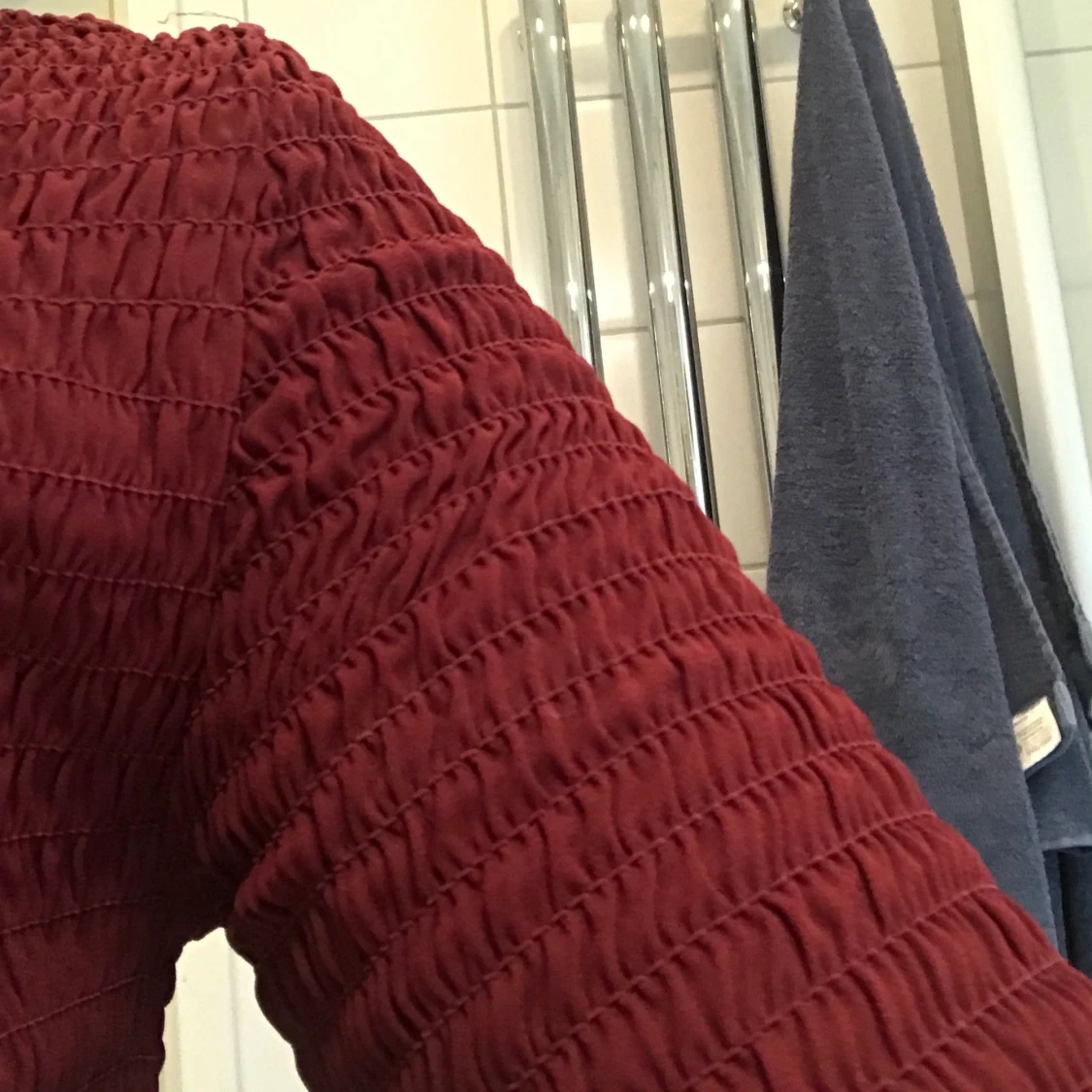 Vinröd tröja med textur! - 90