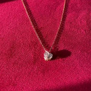 Hjärt halsband💕 - Ej använt super fint hjärthalsband priset är 20kr+frakt