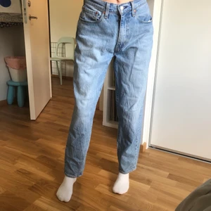 LEVIS JEANS  - Säljer dessa snygga levis jeansen. Dem är lite stora på mig, säljare står för frakt 💕💕