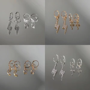 Örhängen - Supersöta nicklefria örhängen i olika designs samt både guld- och silverfärg. Säljes i pack om 2 par för 49kr. Du hittar packen och beställer på min webbshop www.byhedda.se ⭐️💫✨