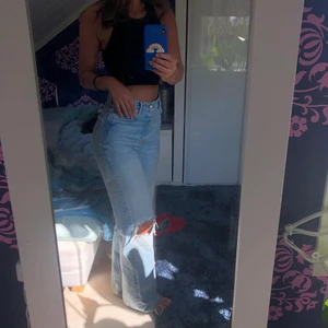 Zara jeans - Skitsnygga slitna jeans från Zara i storlek 34 💗 (köparen får stå för frakten)