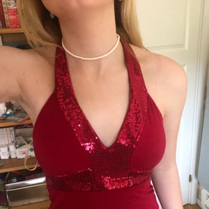 Sötaste toppen - Skit söt topp som man knyter i ryggen med paljetter🥰 köparen står för frakten! Det står M i toppen men skulle mer säga att den passar S