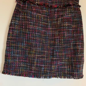 Prislapp kvar! Söt kjol - Supersöt kjol som är helt ny med prislapp kvar. Säljes pga blivit för liten nu. Priset är exkl frakt. Storlek 36