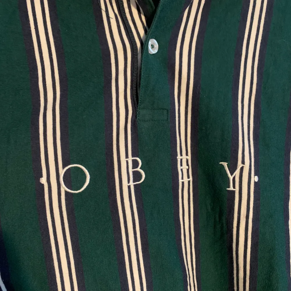 Riktigt snygg OBEY tröja, helt felfri. Köpt på Carlings, Nypris: 899kr . Tröjor & Koftor.