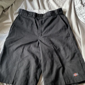 Dickies Shorts - Svarta Dickies Shorts. Skick 7/10. Storlek 32.