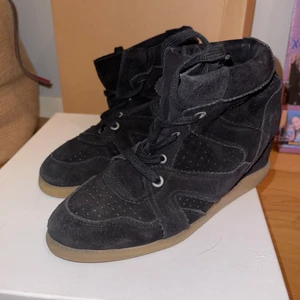 Pavements - Säljer dessa skor i storlek 38. Sparsamt använda, säljes då de är för stora ❤️