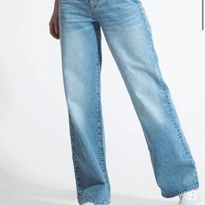Wide jeans  - Från lager 157 storlek M passar helt perfekt på mig som är en S-liten m. Säljer då jag har två par i samma storlek.  Frakt tillkommer