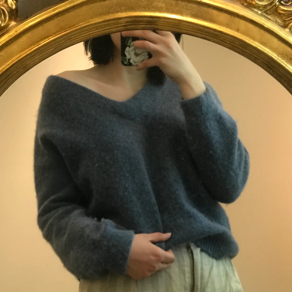 Blå stickad tröja