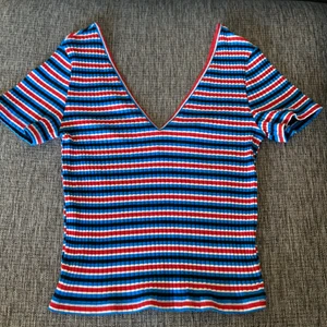 Gina Tricot Topp - Oanvänd topp från Gina Tricot, så väldigt fint skick! Säljes pga fel storlek. 