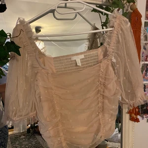 Söt topp - Supersöt topp! 💕 (är storlek 42 men passar på mig som har M)