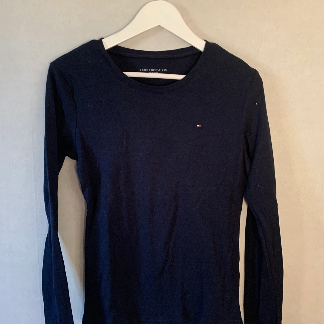 Marinblå Tommy hilfiger tröja, storlek M